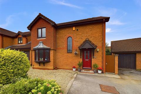 3 bedroom detached house for sale, Kennett Gardens, Abbeymead, Gloucester, Gloucestershire, GL4