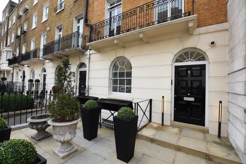 6 bedroom terraced house to rent, Wilton Place, SW1X