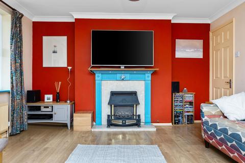 8 Toronto Drive, Smallfield, Horley, RH6 9RB