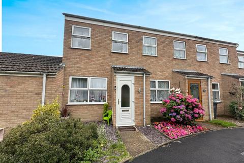 2 bedroom terraced house to rent, Crediton Close, Bedford MK40