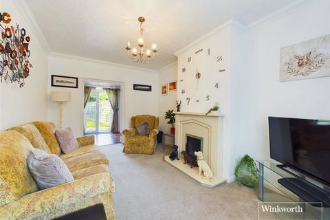 3 bedroom terraced house for sale, Roe End, London NW9