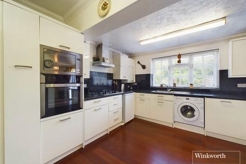 3 bedroom terraced house for sale, Roe End, London NW9