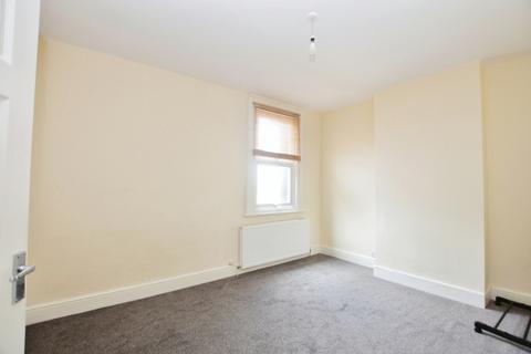 3 bedroom flat to rent, High Street Farnborough BR6