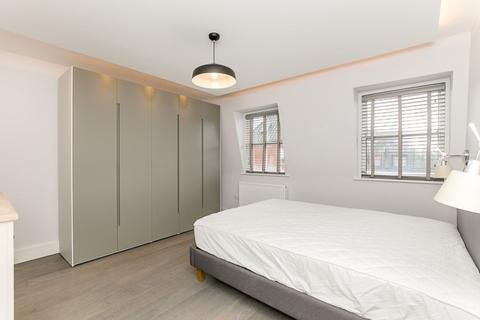 2 bedroom flat to rent, Fulham Palace Road, London, W6