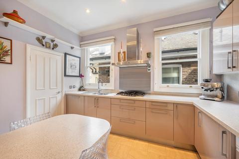 2 bedroom flat for sale, Belsize Park Gardens, London, NW3