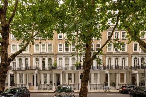 3 bedroom flat for sale, Beaufort Gardens, London, SW3