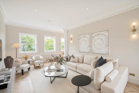 3 bedroom flat for sale, Beaufort Gardens, London, SW3