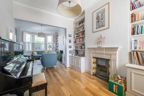 141 Bathurst Gardens, London, NW10 5JJ