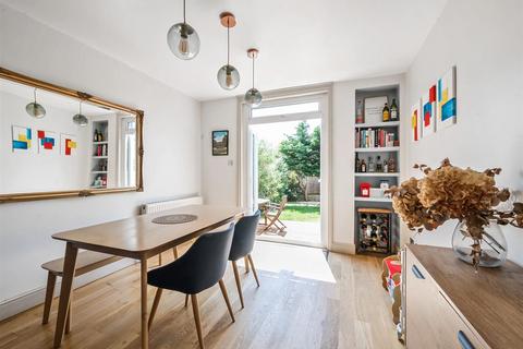 141 Bathurst Gardens, London, NW10 5JJ