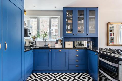 141 Bathurst Gardens, London, NW10 5JJ