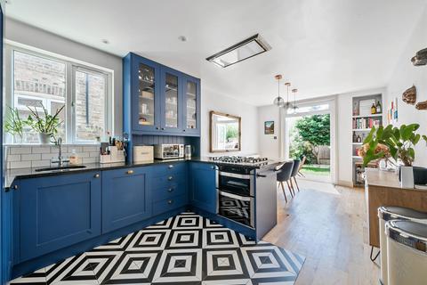 141 Bathurst Gardens, London, NW10 5JJ
