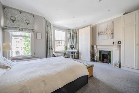 141 Bathurst Gardens, London, NW10 5JJ