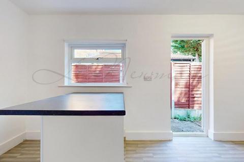 4 bedroom terraced house to rent, St James' Road, Forest Gate, E15