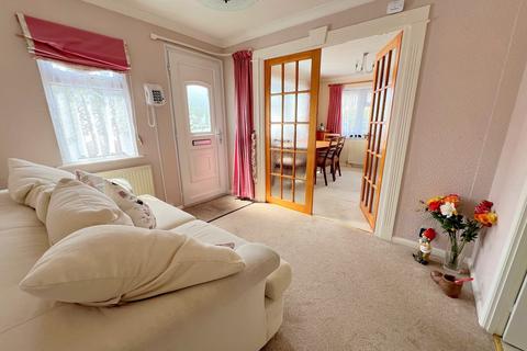 2 bedroom mobile home for sale, Woodlands Park, Stopples Lane, Hordle, Lymington, Hampshire. SO41 0JB