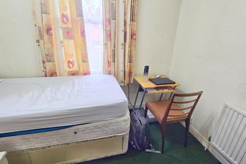 30 Willesden Avenue, Manchester, M13 0ZN
