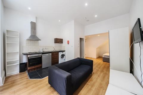 1 bedroom flat for sale, Moorland Road, Hyde Park, Leeds, LS6