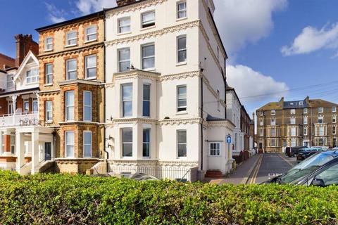 2 bedroom flat to rent, Victoria Parade Broadstairs CT10
