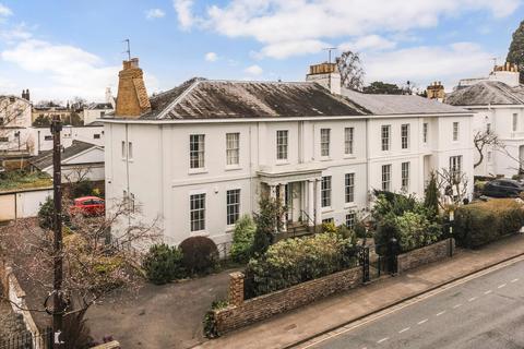 2 bedroom flat for sale, Park Place, Cheltenham, Gloucestershire, GL50