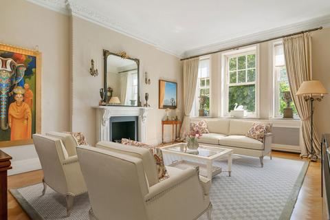 undefined, North Gate, London, NW8