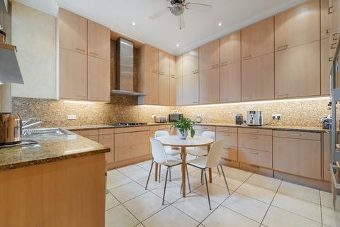 undefined, North Gate, London, NW8