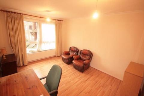 3 bedroom apartment to rent, Culmore Road, Peckham SE15