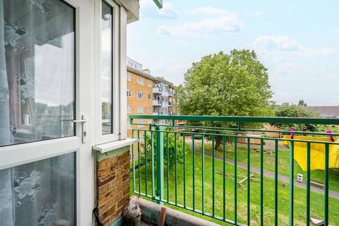 2 bedroom flat for sale, Biscay House, Mile End Road, Stepney, London, E1