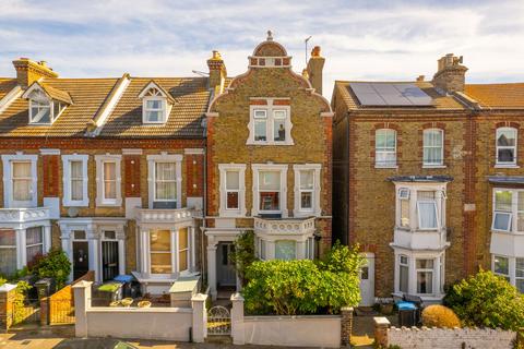 3 bedroom end of terrace house for sale, Crescent Road, Ramsgate, CT11