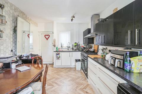 27 Brookway, Featherstone, Pontefract, WF7 5HP