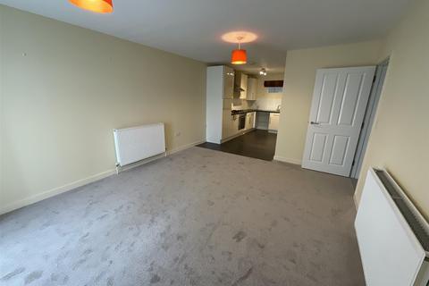 2 bedroom ground floor flat for sale, Ravenscourt Drive, Basildon, Essex