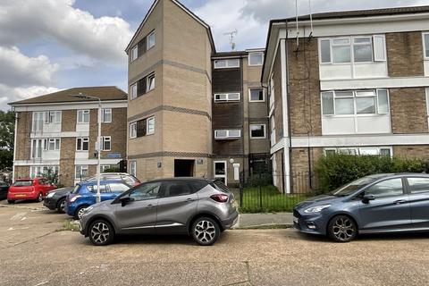 2 bedroom ground floor flat for sale, Ravenscourt Drive, Basildon, Essex