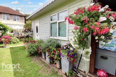 4 bedroom semi-detached house for sale, Mayesbrook Road, Essex