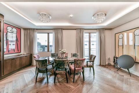 4 bedroom townhouse to rent, Mayfair Row, London W1J