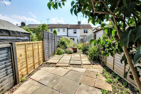 2 bedroom terraced house to rent, Triangle Road, Haywards Heath, RH16