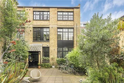 48 Lion Mills, London, E2 7ST