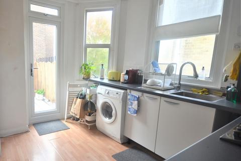 1 bedroom flat for sale, Greenwich Court, Cavell Street, E1 2BS