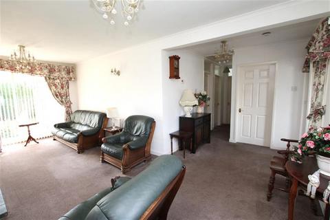 2 bedroom semi-detached bungalow to rent, Monkton Close, HU16