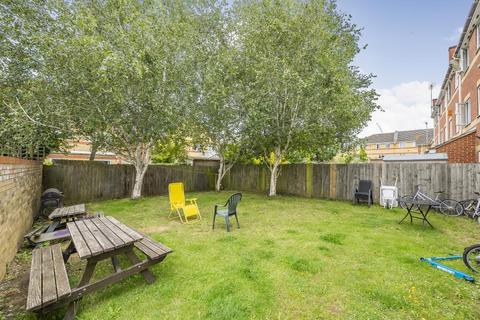 1 bedroom flat for sale, Surbiton,  Kingston Upon Thames,  KT1