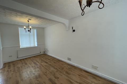 2 bedroom semi-detached house to rent, Neath Rd, Swansea