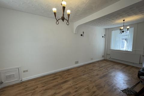 2 bedroom semi-detached house to rent, Neath Rd, Swansea