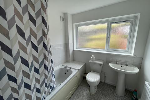 2 bedroom semi-detached house to rent, Neath Rd, Swansea