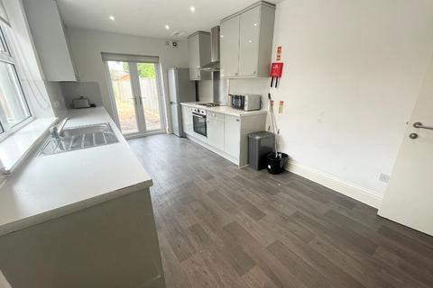 5 bedroom semi-detached house to rent, Mona Street, Nottingham NG9