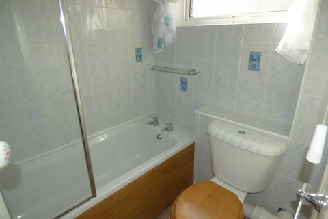 2 bedroom flat to rent, King John Street, Heaton