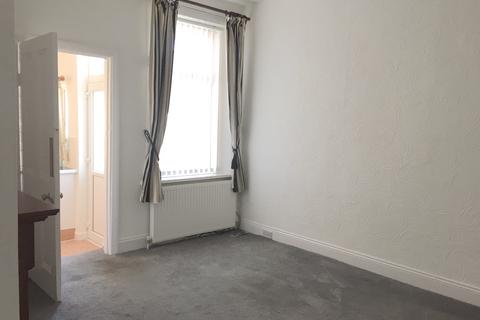 2 bedroom flat to rent, King John Street, Heaton