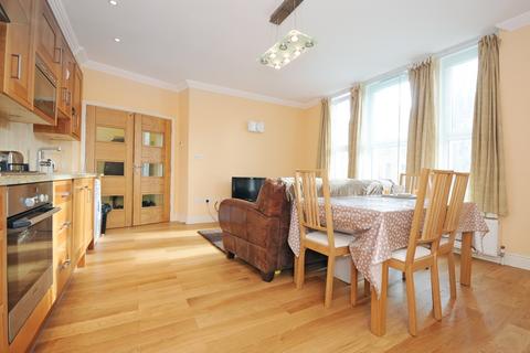 2 bedroom apartment to rent, The Mall London W5