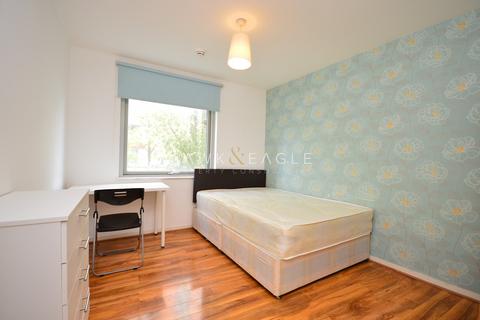 3 bedroom flat to rent, Blackwall Way, London, Greater London. E14