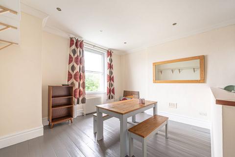 3 bedroom flat to rent, Belsize Park Gardens, Belsize Park, London, NW3