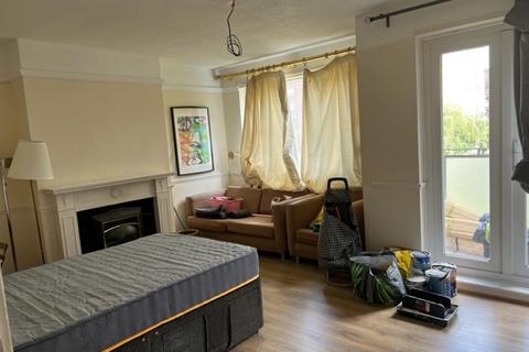 3 bedroom apartment to rent, Shaftesbury Court, Shaftesbury Street, London, N1