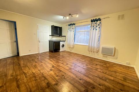 1 bedroom flat to rent, Windsor Court, London N14