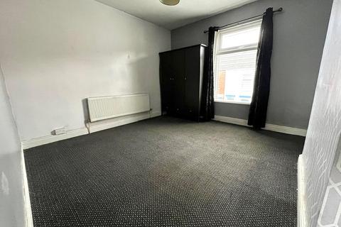 2 bedroom terraced house to rent, Haycroft Street, Grimsby, DN31