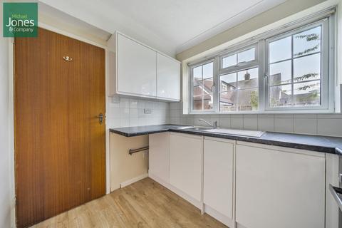 2 bedroom flat to rent, St. Lawrence Avenue, Worthing, West Sussex, BN14